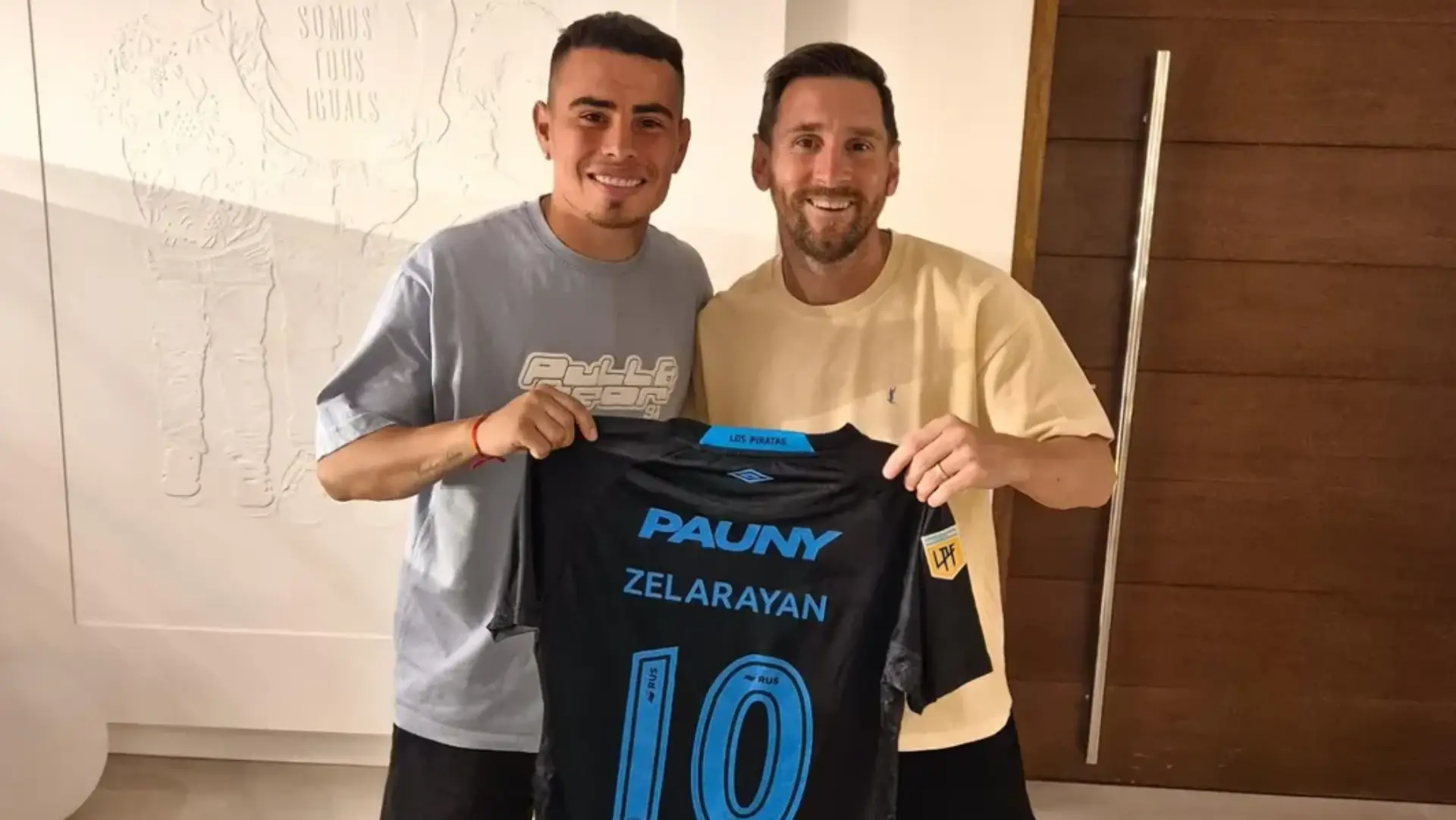 Lionel Messi se fotografió con Lucas Zelarayán y la camiseta de Belgrano, en una imagen que explotó en redes y emocionó a los hinchas del Pirata.